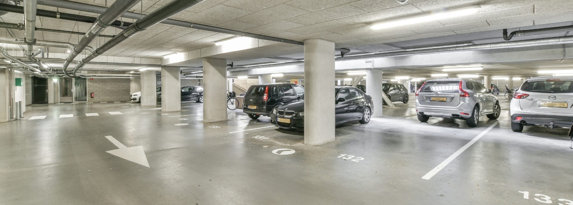 parkeergaragevloer-reinigen-valkro-aanpak-vloer-schoonmaken