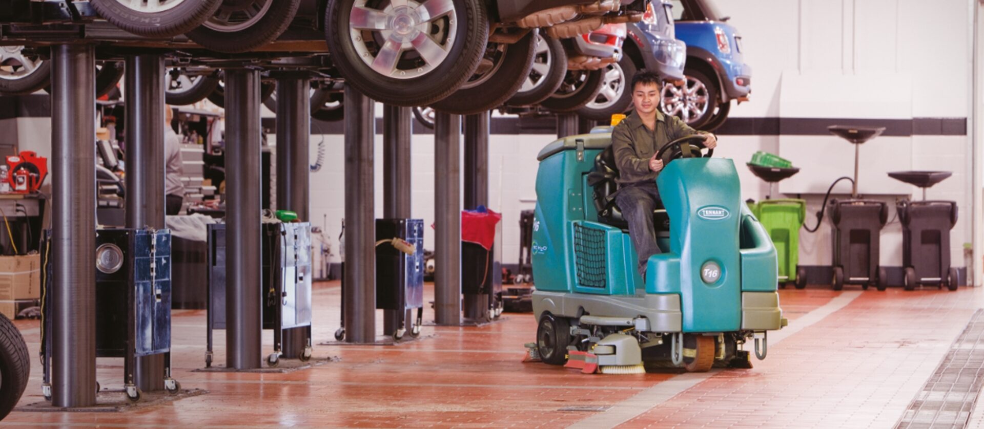 parkeergaragevloer-reinigen-valkro-t16-vloeer-schrobben
