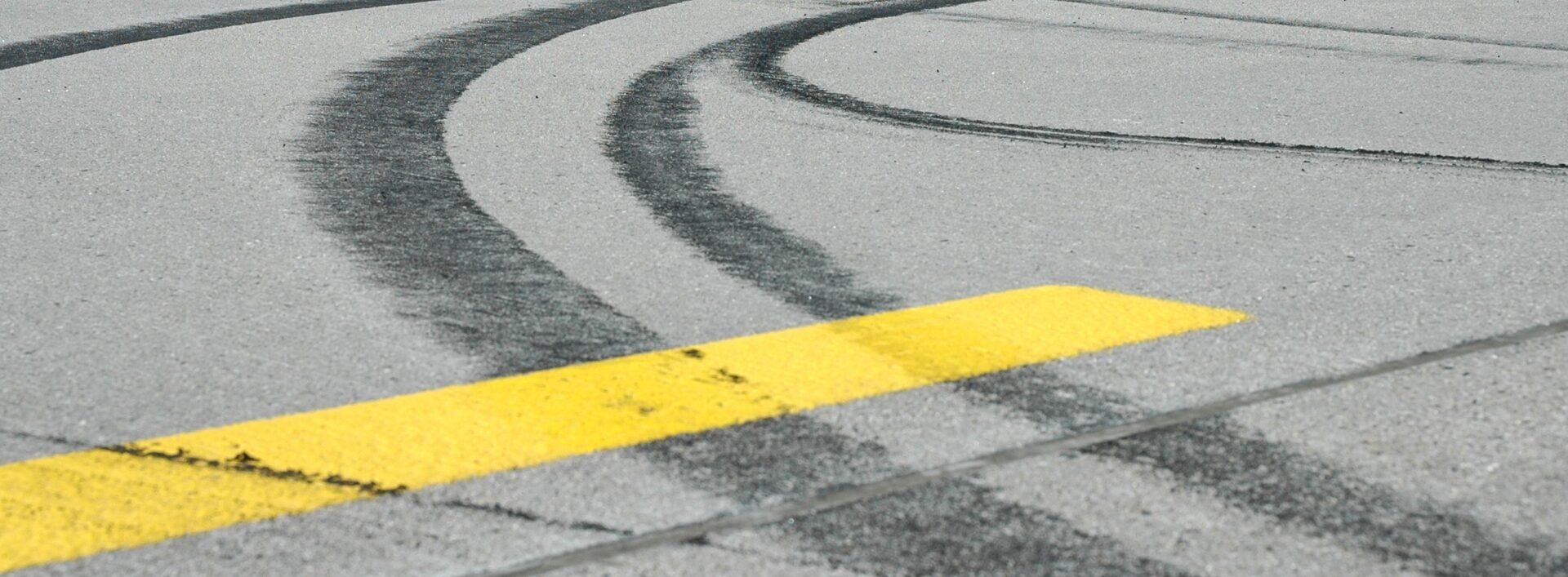 parkeergaragevloer-reinigen-valkro-bandensporen-verwijderen